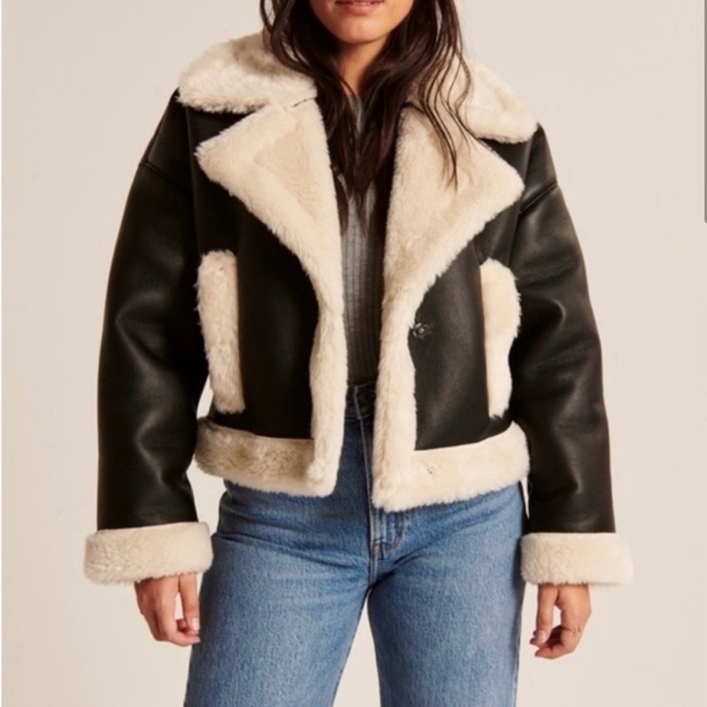 Abercrombie & Fitch Oversized
Short Sherpa Lined Vegan Leather Coat Size S
